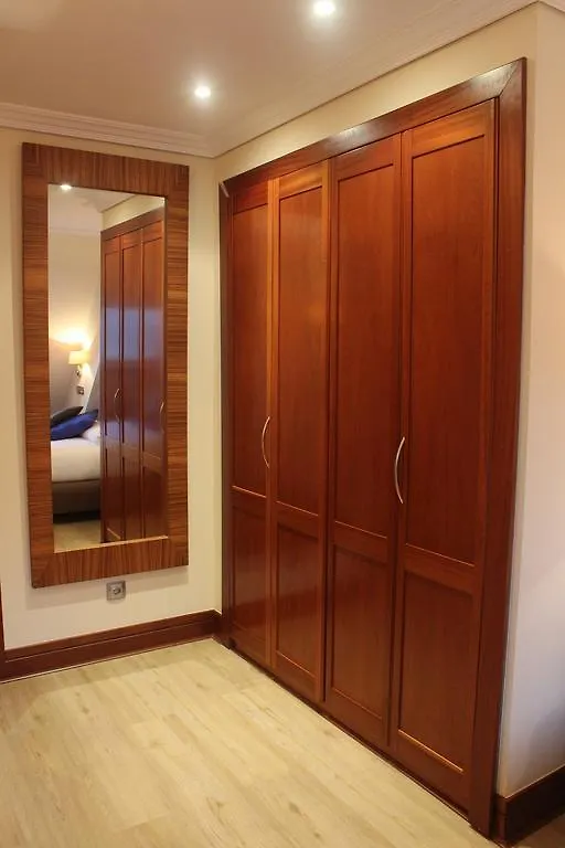 Santiago Apartments Bilbao 3*,